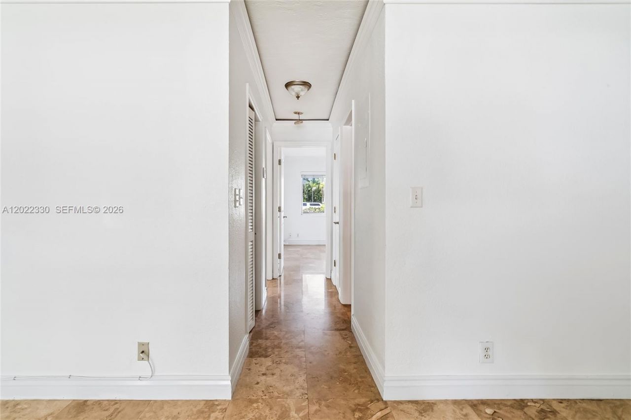2881 NE 32nd St, Unit 111, Fort Lauderdale, FL 33306 Photo