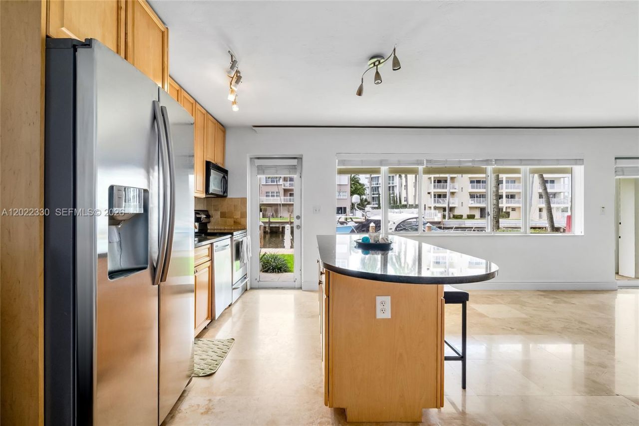 2881 NE 32nd St, Unit 111, Fort Lauderdale, FL 33306 Photo