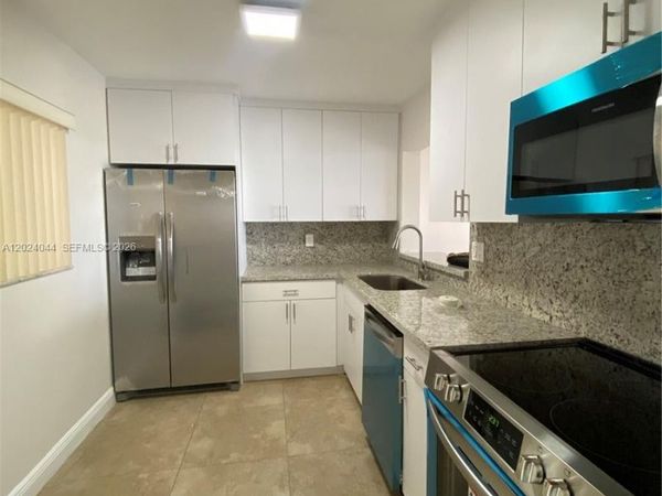 8635 NW 8th Street , Unit 305, Miami, FL 33126