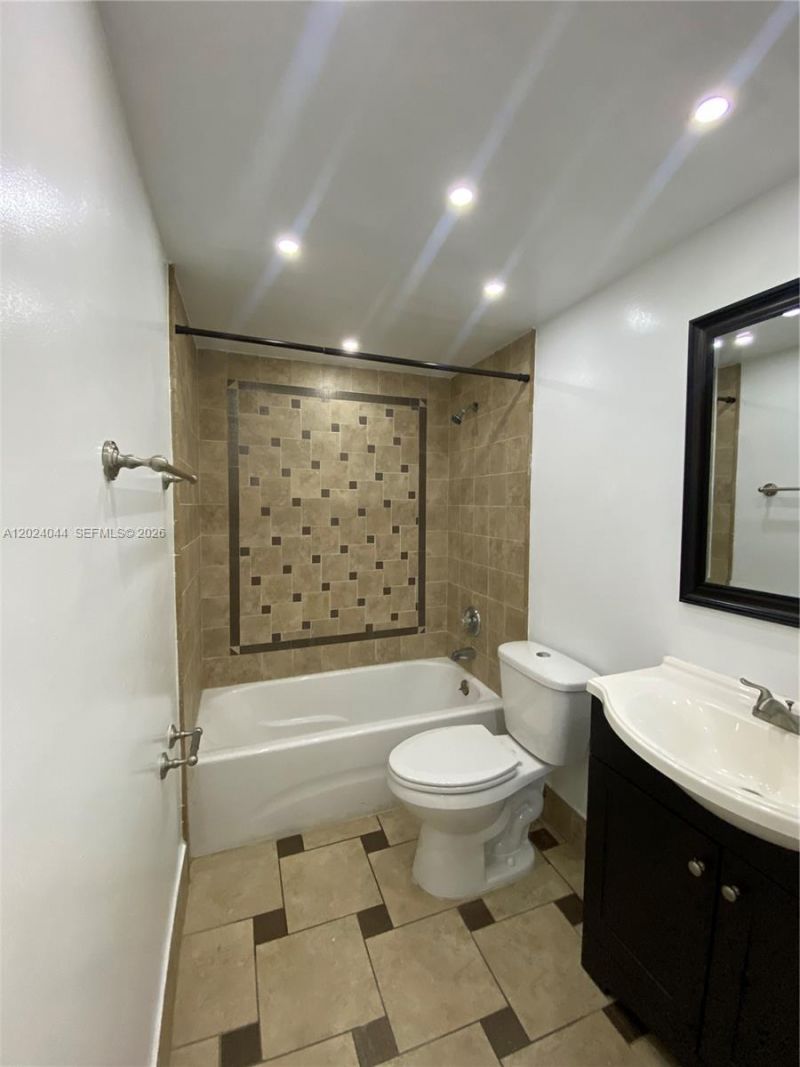 8635 NW 8th Street , Unit 305, Miami, FL 33126 Photo