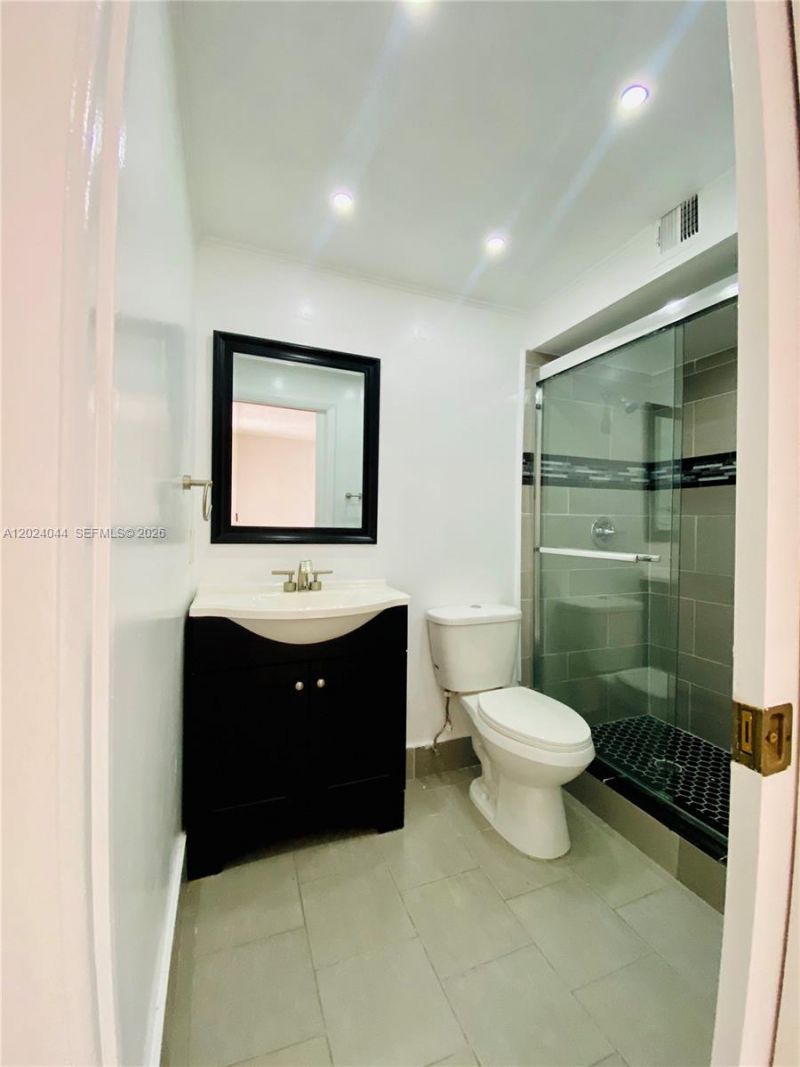 8635 NW 8th Street , Unit 305, Miami, FL 33126 Photo
