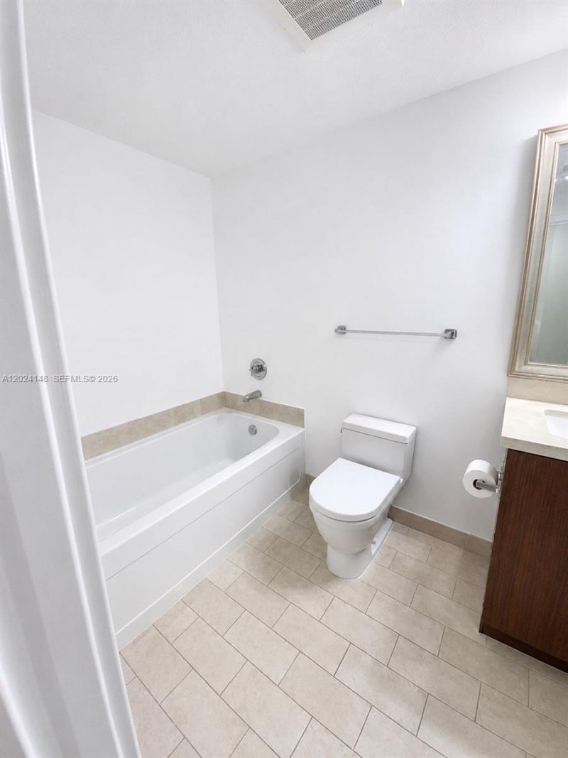 79 SW 12th St , Unit 1405-S, Miami, FL 33130 Photo