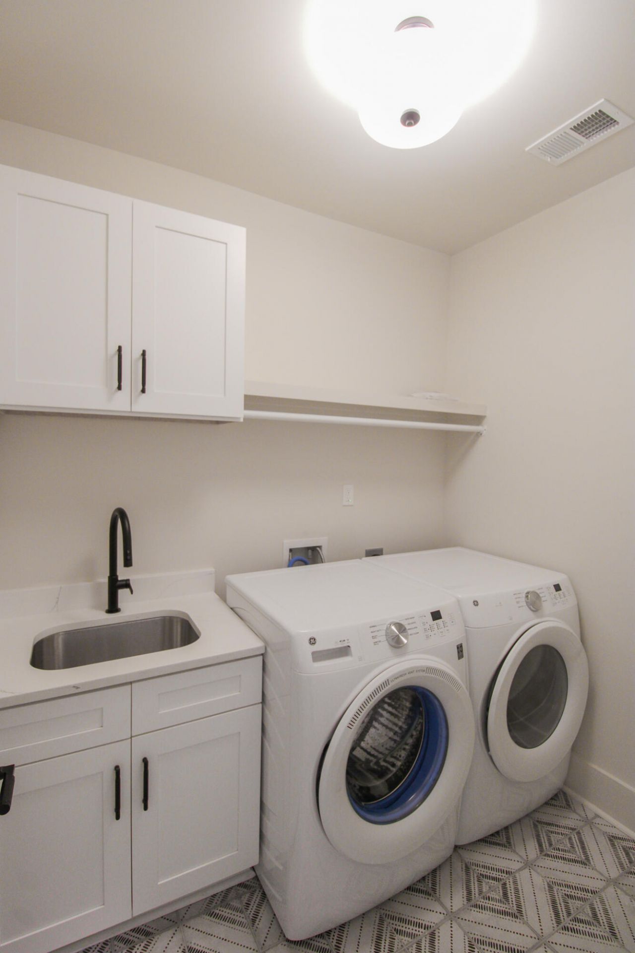 3633 Happyland Boulevard Photo 34