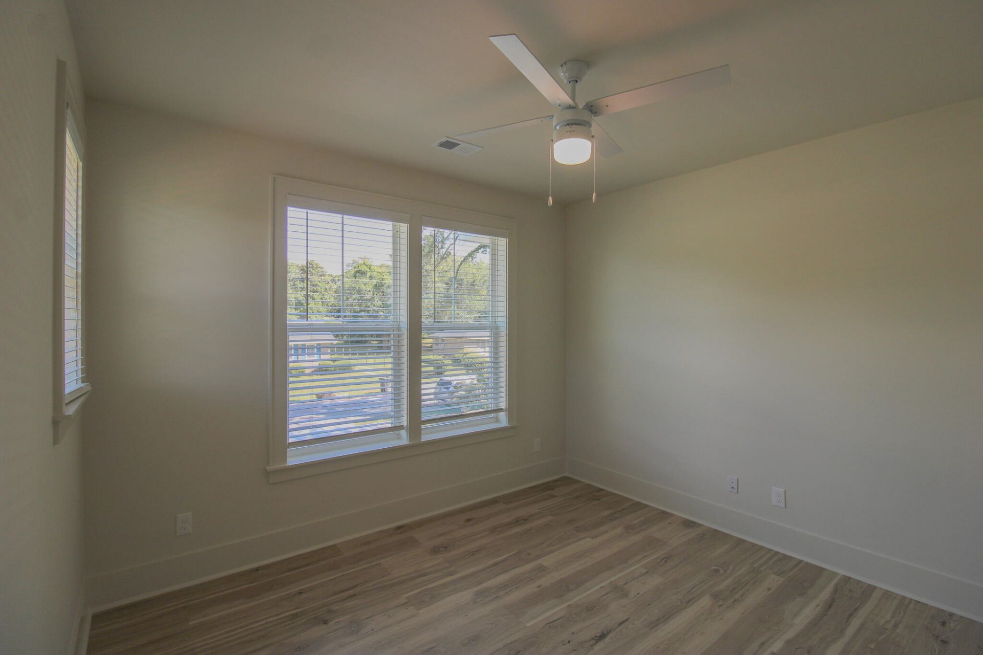 3633 Happyland Boulevard Photo 38