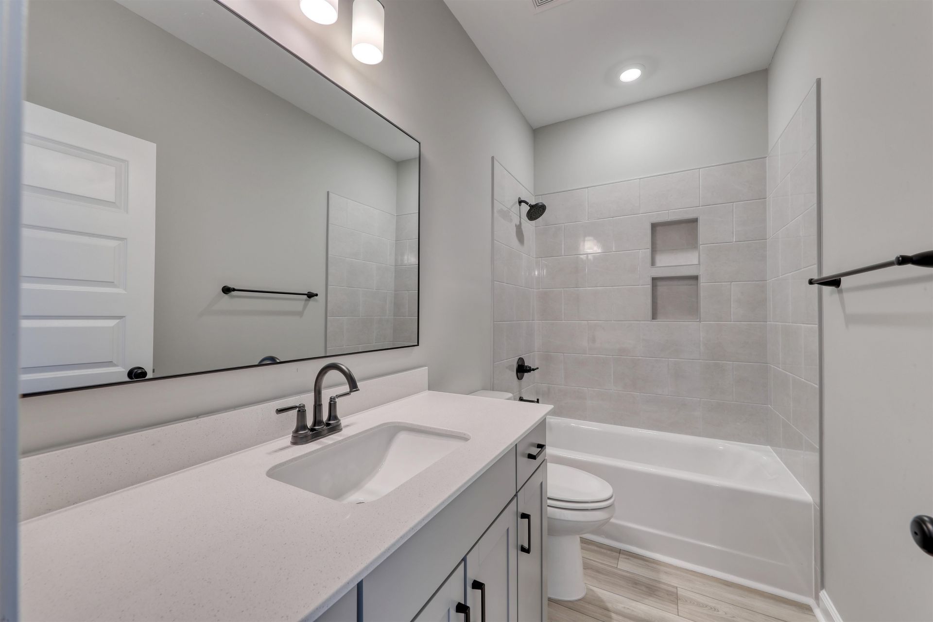 6236 Zoe Way  Photo 4