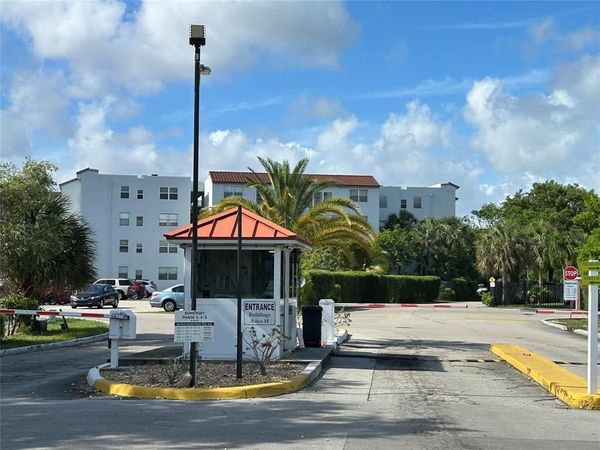 2851 Somerset Drive, Unit 208, Lauderdale Lakes, FL 33311