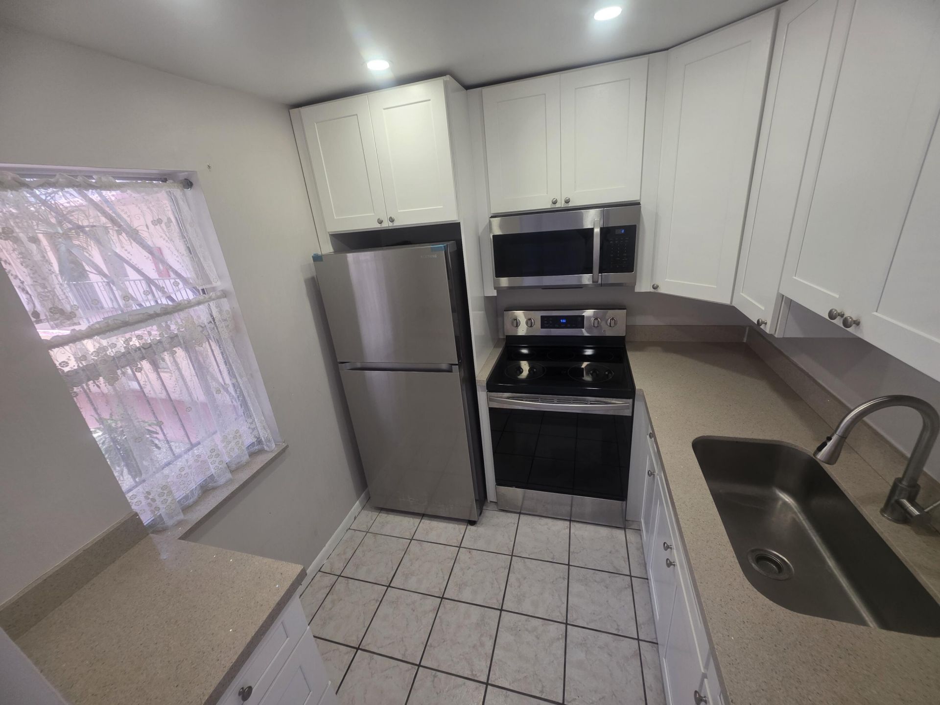 2851 Somerset Drive, Unit 208, Lauderdale Lakes, FL 33311 Photo