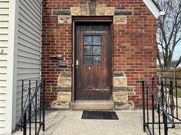 18603 Arrowhead Avenue , Cleveland, OH 44119