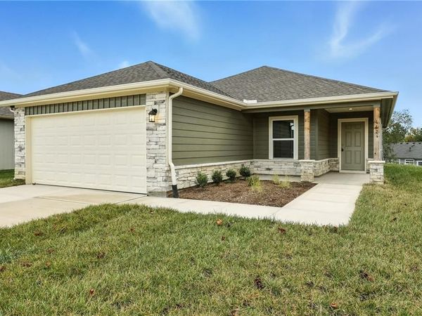 459 Valley View Drive, Tonganoxie, KS 66086