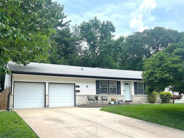 8901 BELLEVIEW Avenue, Kansas City, MO 64114