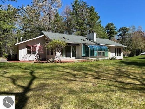1095 Lincoln Street E, East Tawas, MI 48730