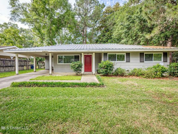 232 Woodland Circle, Ocean Springs, MS 39564