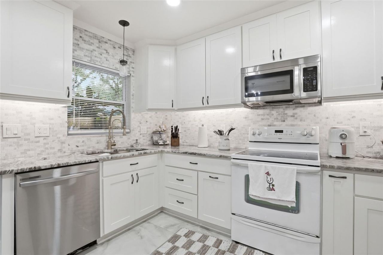 15040 Lake Magdalene Boulevard , Tampa, FL 33618 Photo