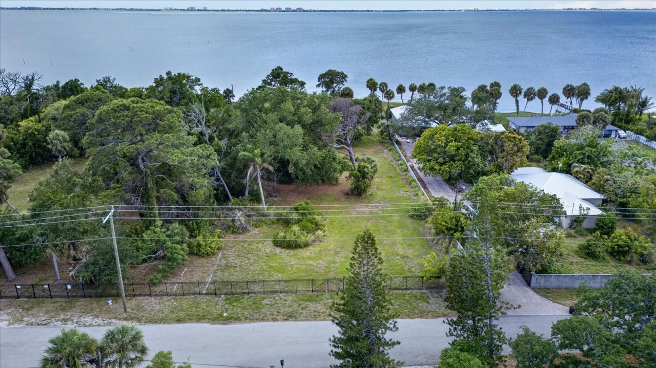 8258 Longbay Blvd, Sarasota, FL 34243 Photo