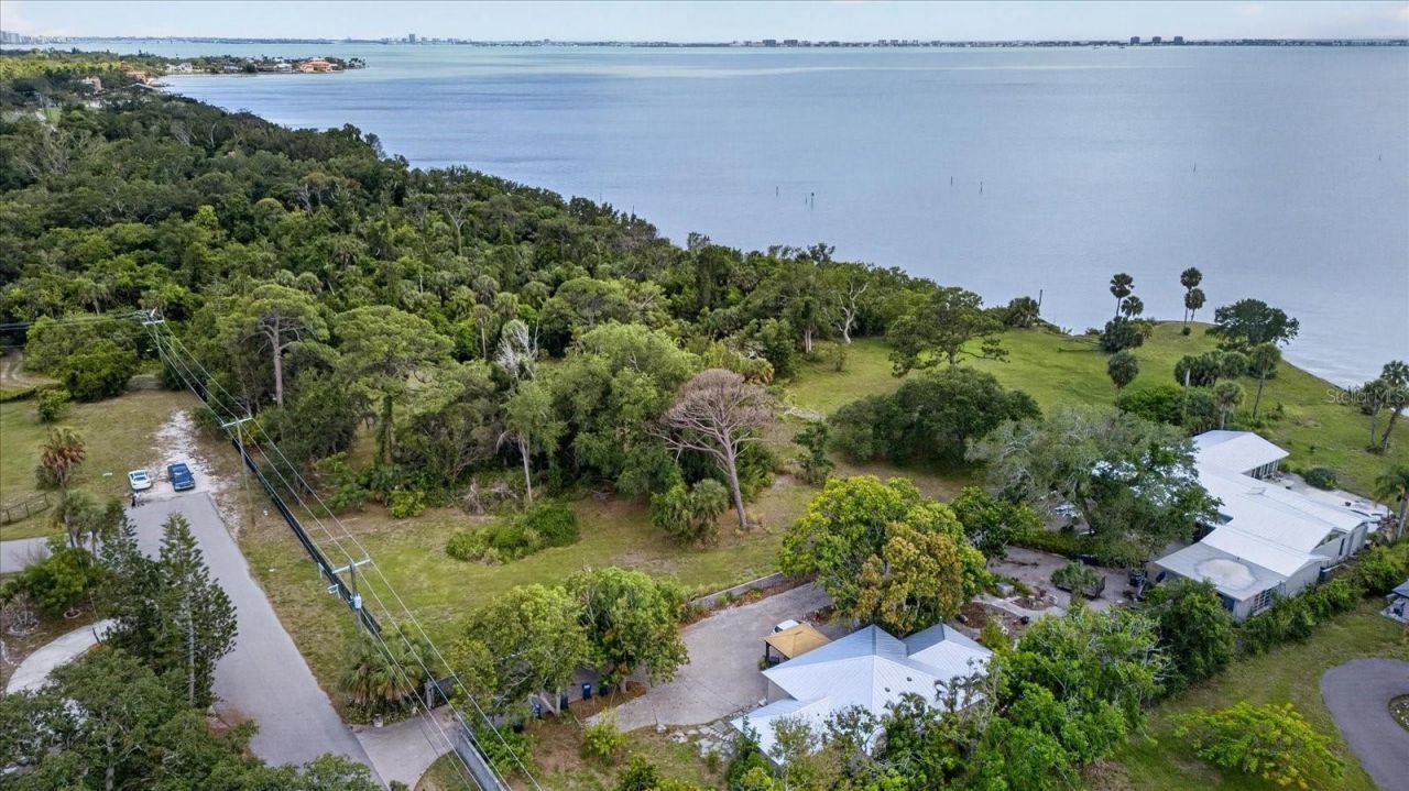 8258 Longbay Blvd, Sarasota, FL 34243 Photo