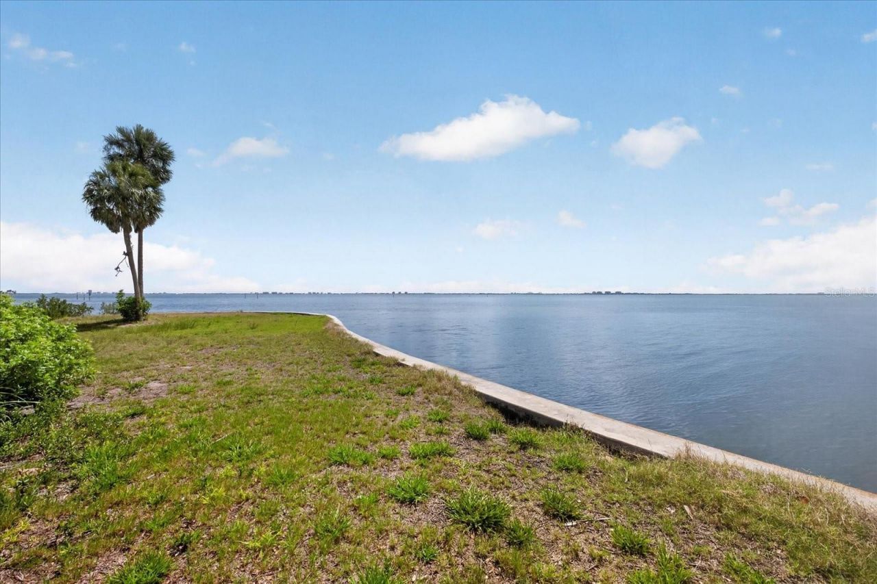 8258 Longbay Blvd, Sarasota, FL 34243 Photo