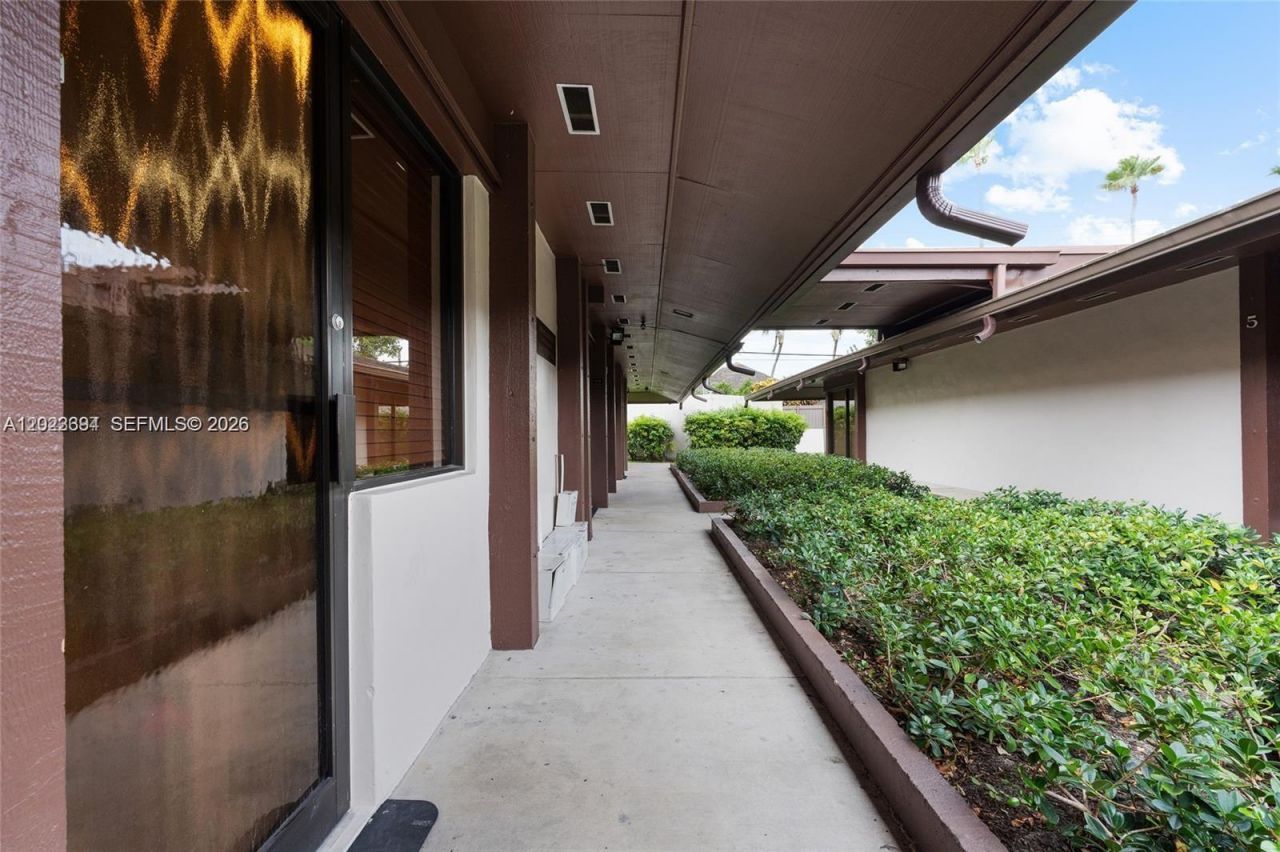 8525 SW 92nd St , Unit 16, Miami, FL 33156 Photo