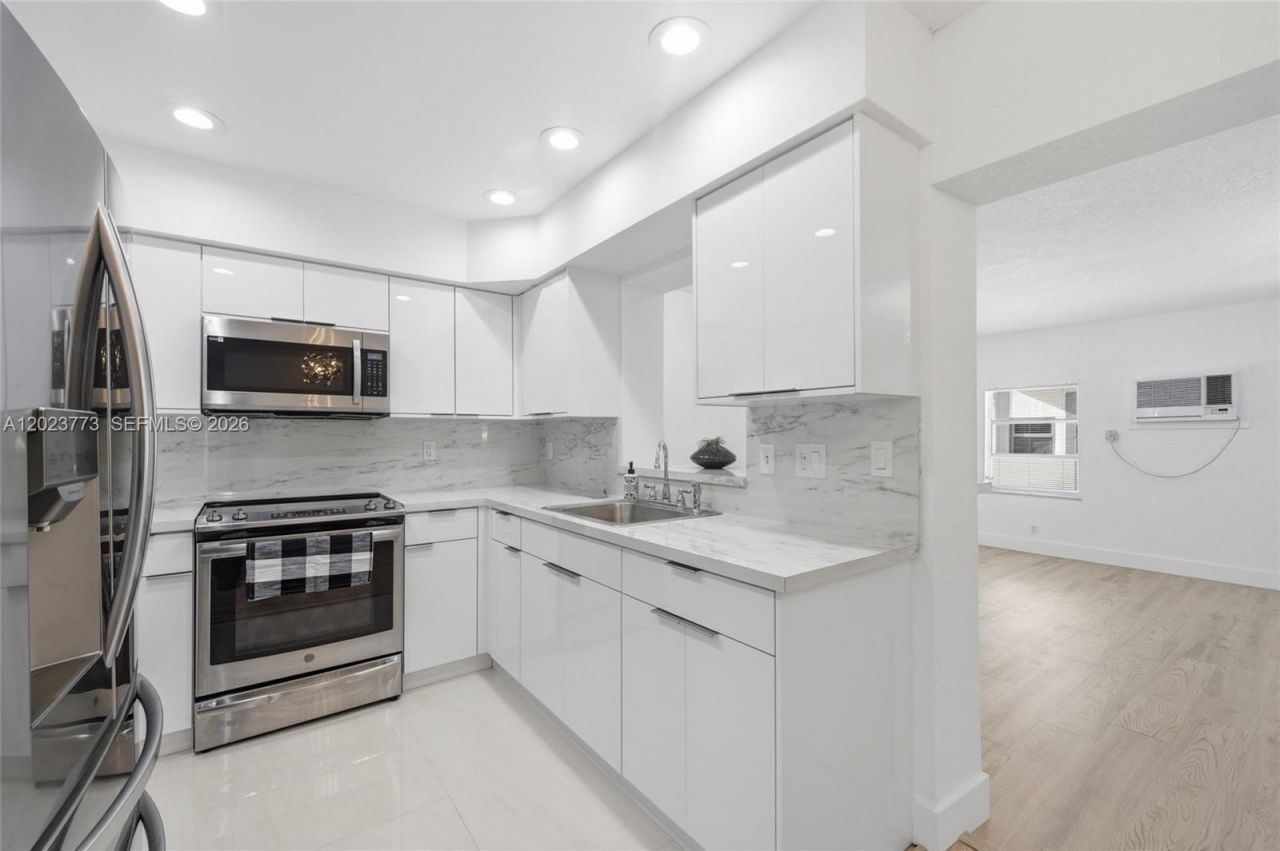 2780 NW 25th St, Fort Lauderdale, FL 33311 Photo