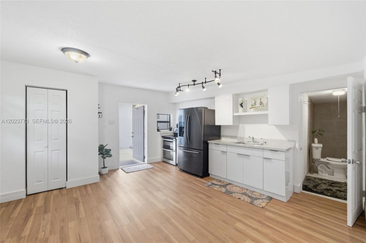 2780 NW 25th St, Fort Lauderdale, FL 33311 Photo