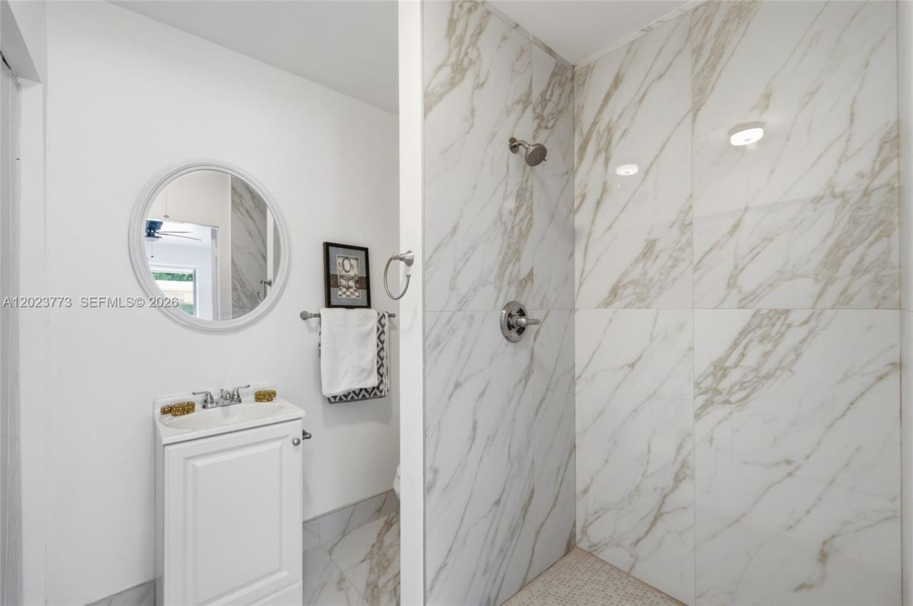 2780 NW 25th St, Fort Lauderdale, FL 33311 Photo