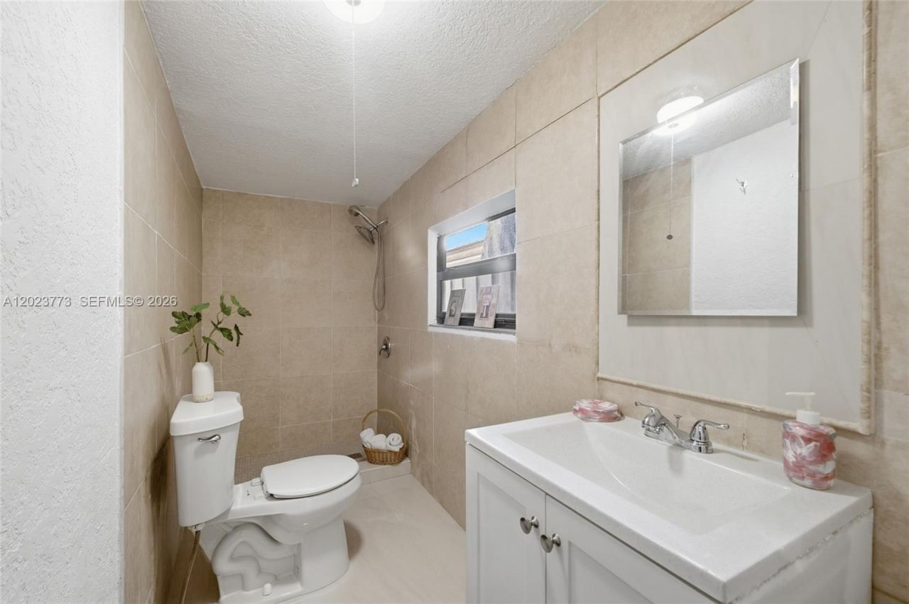 2780 NW 25th St, Fort Lauderdale, FL 33311 Photo