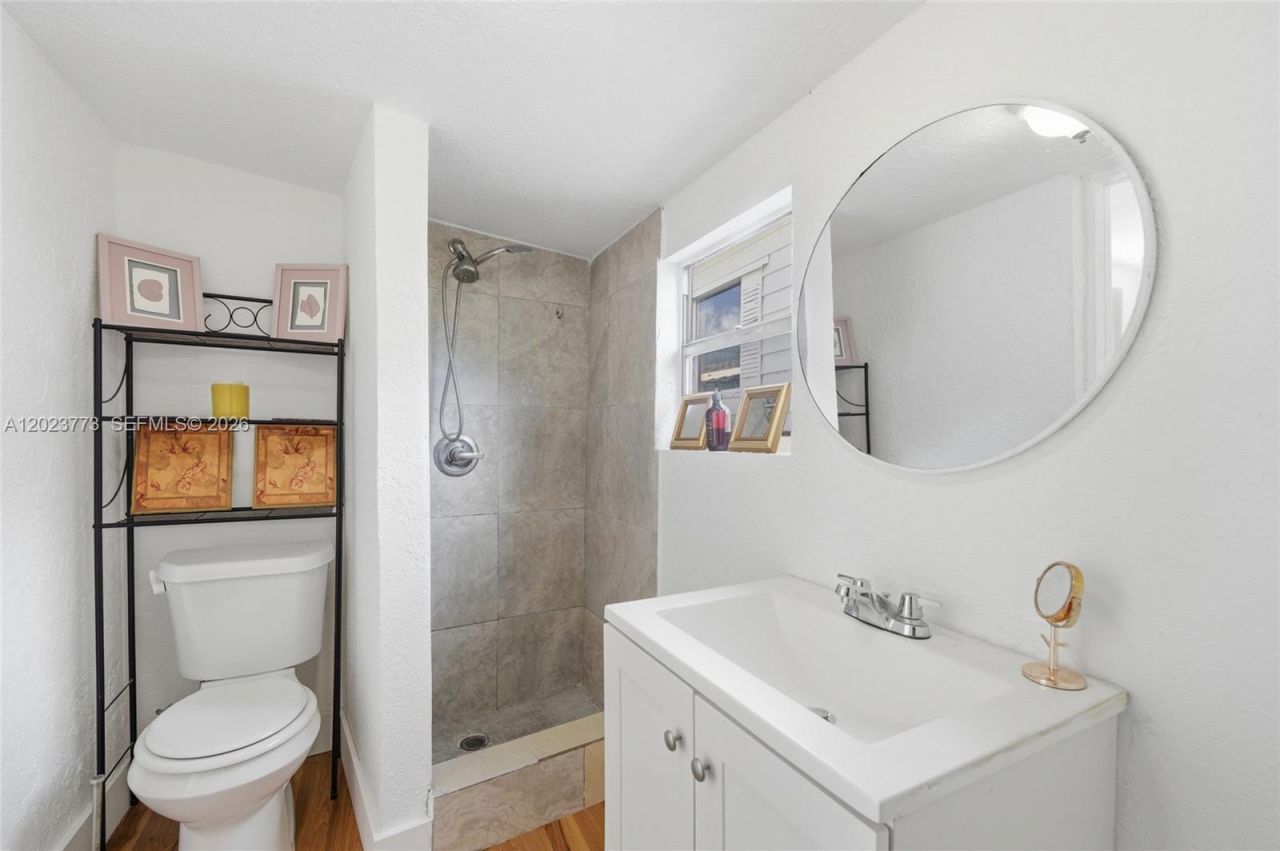 2780 NW 25th St, Fort Lauderdale, FL 33311 Photo