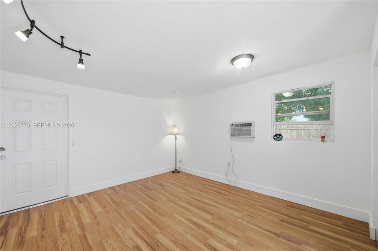 2780 NW 25th St, Fort Lauderdale, FL 33311 Photo