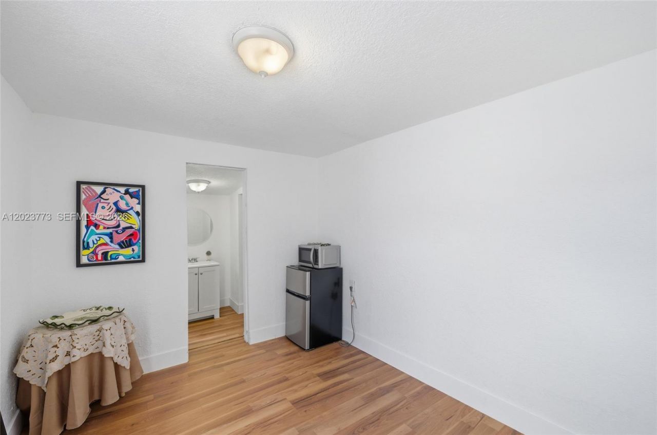 2780 NW 25th St, Fort Lauderdale, FL 33311 Photo