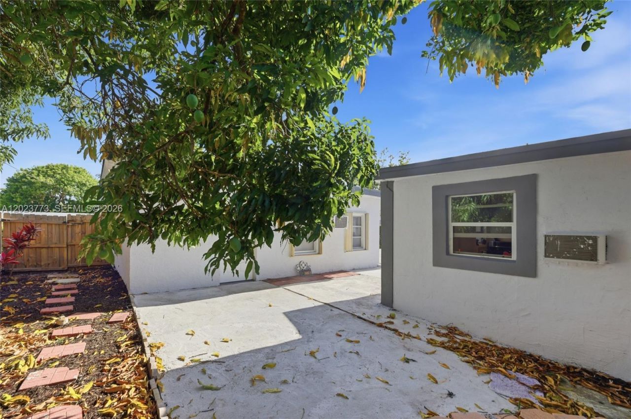 2780 NW 25th St, Fort Lauderdale, FL 33311 Photo