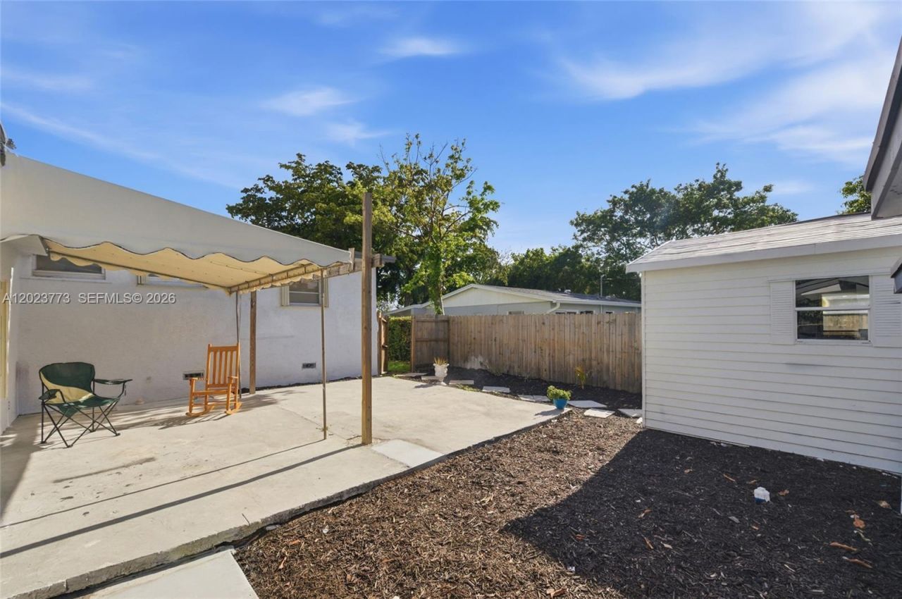 2780 NW 25th St, Fort Lauderdale, FL 33311 Photo