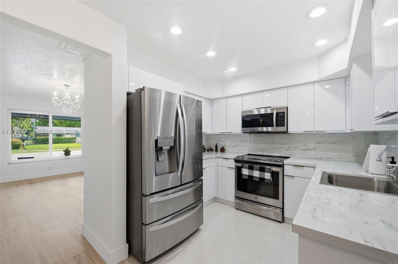 2780 NW 25th St, Fort Lauderdale, FL 33311 Photo