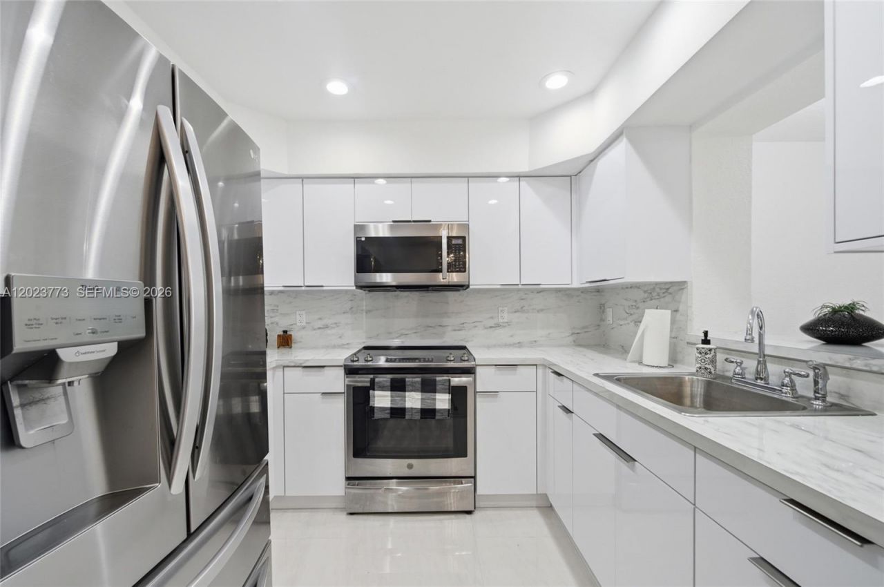 2780 NW 25th St, Fort Lauderdale, FL 33311 Photo