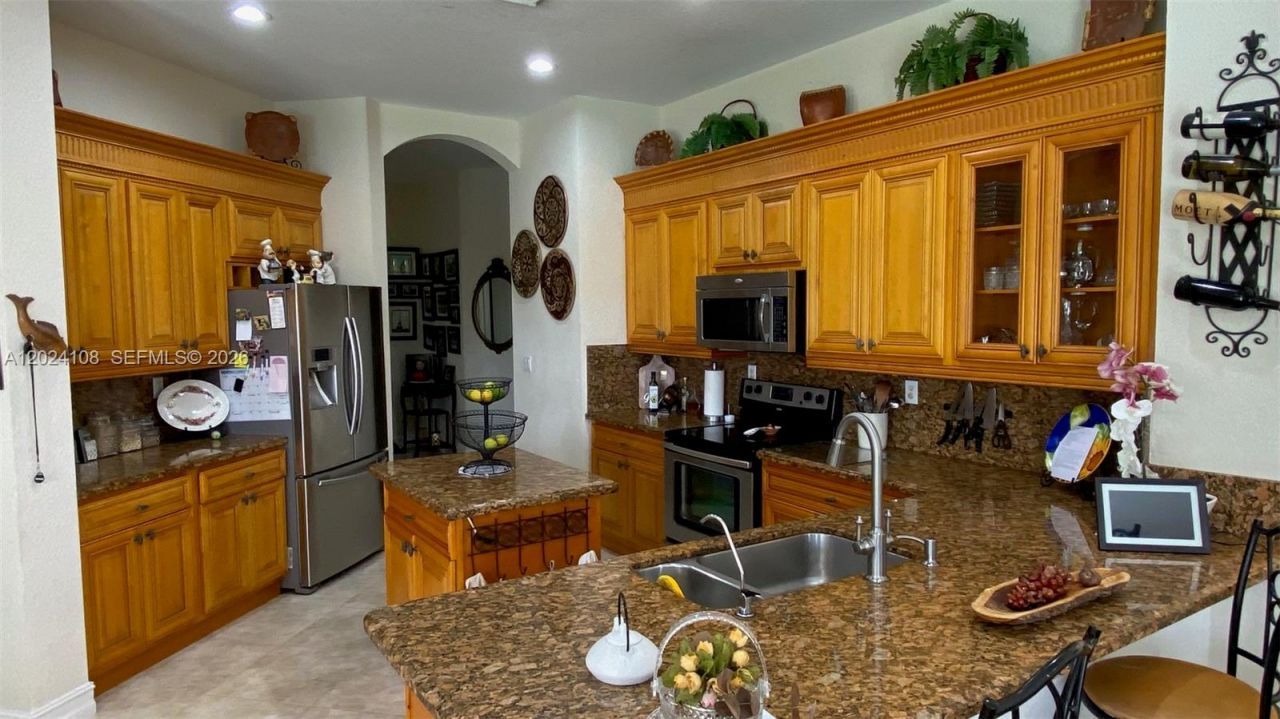 3885 E Hibiscus St , Weston, FL 33332 Photo