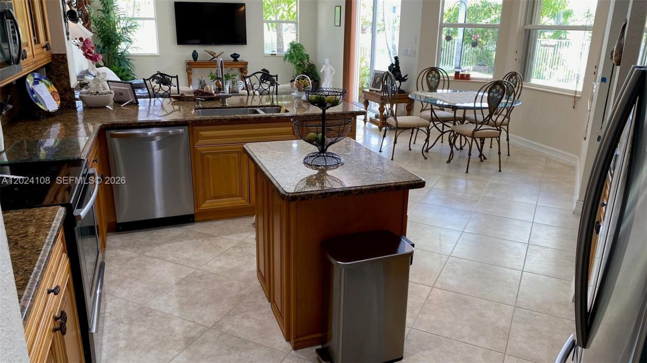 3885 E Hibiscus St , Weston, FL 33332 Photo