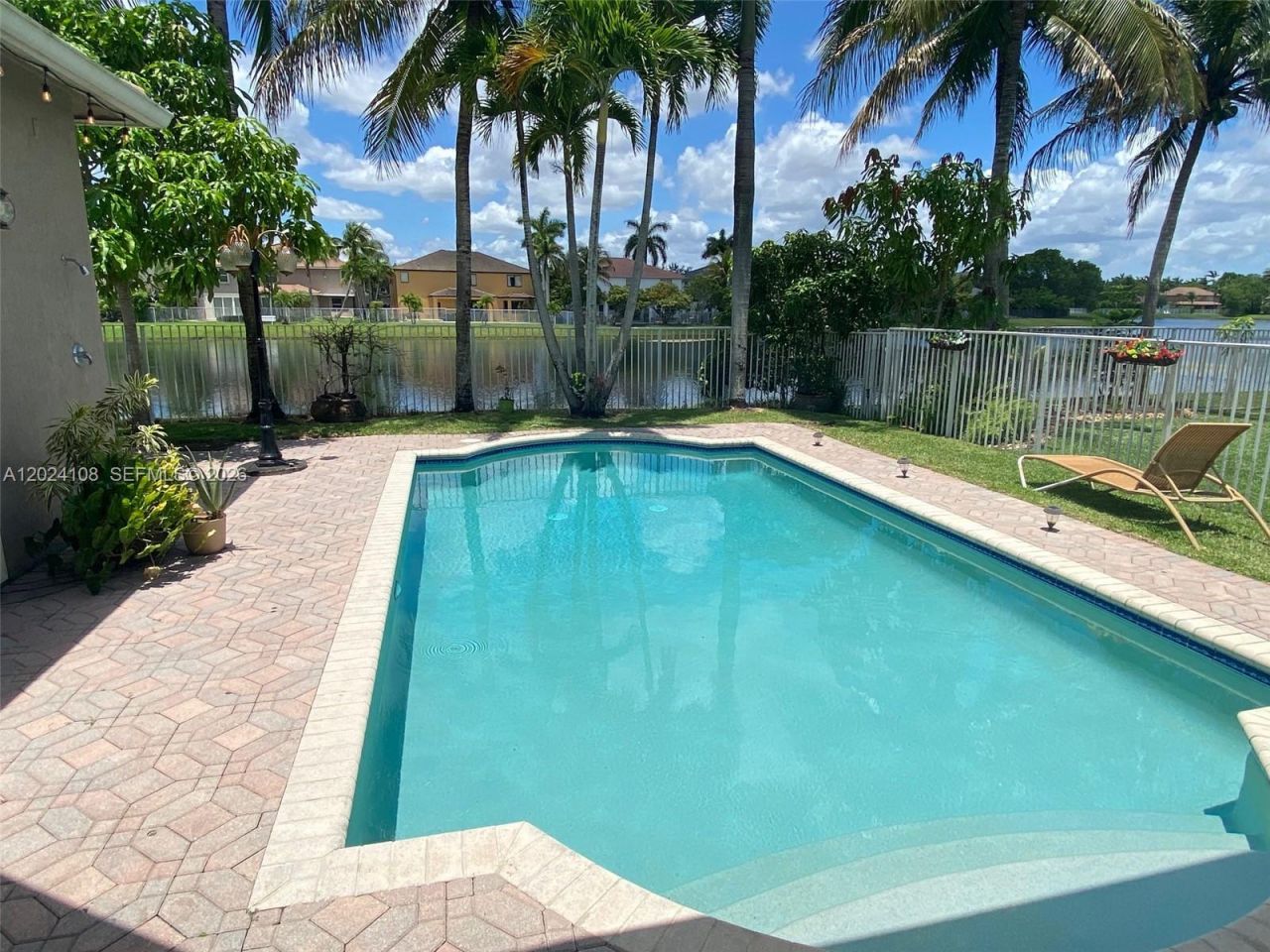 3885 E Hibiscus St , Weston, FL 33332 Photo
