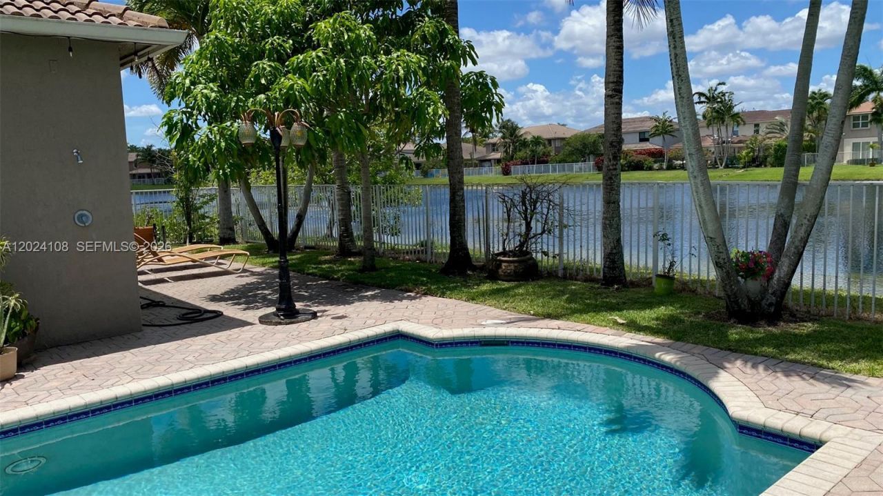 3885 E Hibiscus St , Weston, FL 33332 Photo