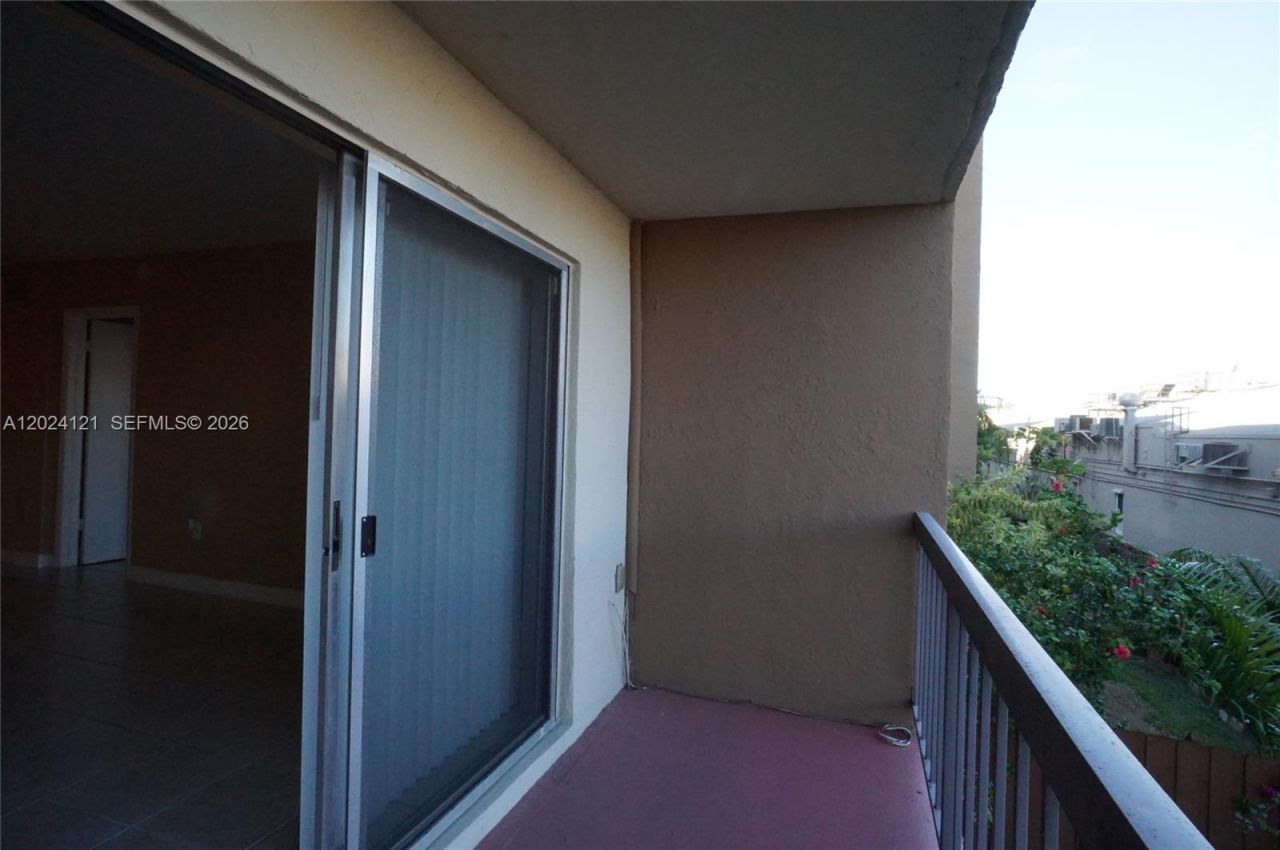 10900 SW 104th St , Unit 219, Miami, FL 33176 Photo