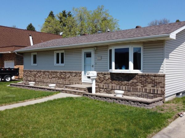 814 23rd Avenue S, Moorhead, MN 56560