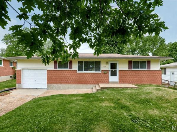 1125 Meadowlark Drive , Florissant, MO 63033