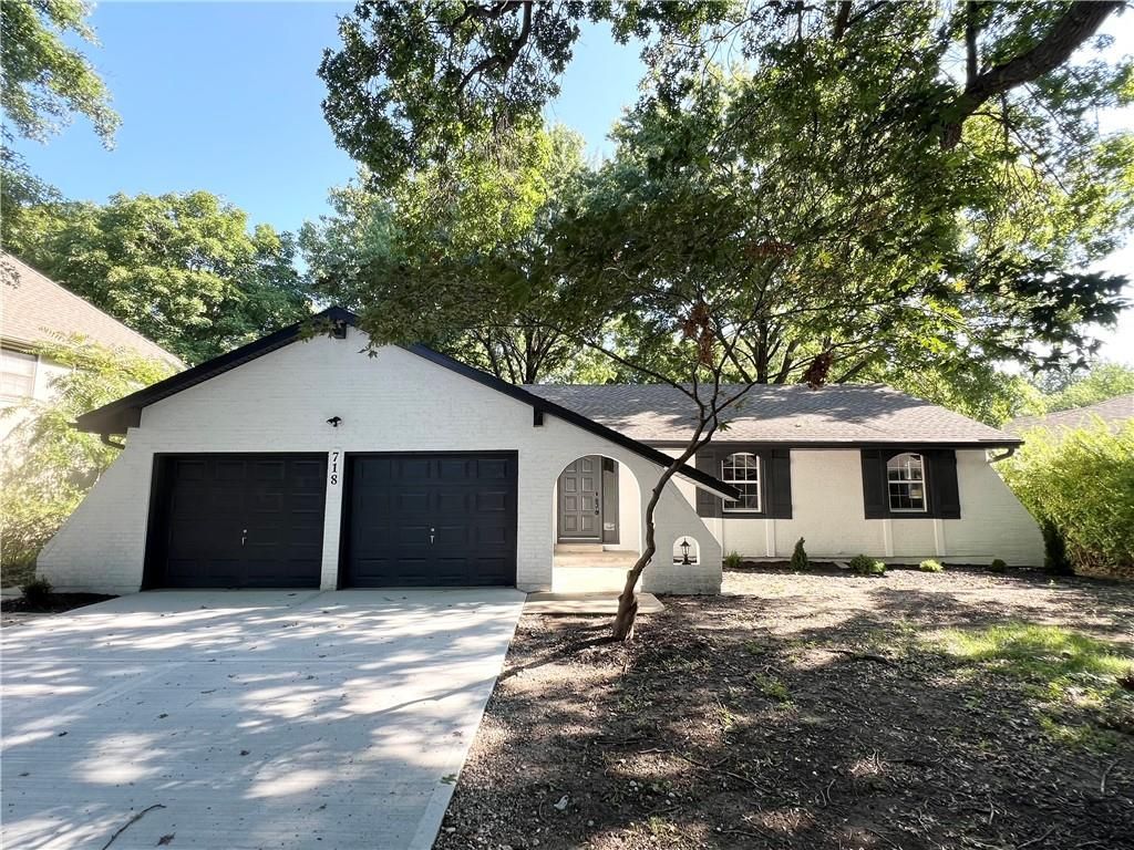718 NE Mulberry Street, Lees Summit, MO 64086 Main Photo