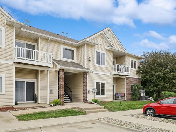 1720 SE LA Grant Parkway, Unit 13, Waukee, IA 50263