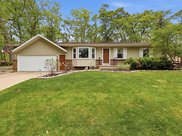 2433 Glen Valley Drive NW, Grand Rapids, MI 49544