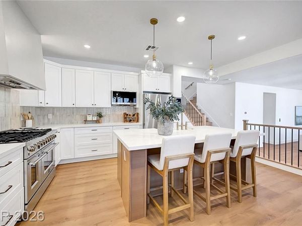 395 Suzanne Peak Court, Henderson, NV 89012