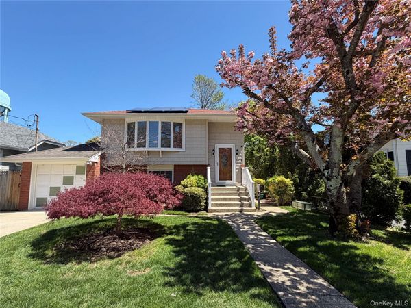 2073 Washington Street , Merrick, NY 11566