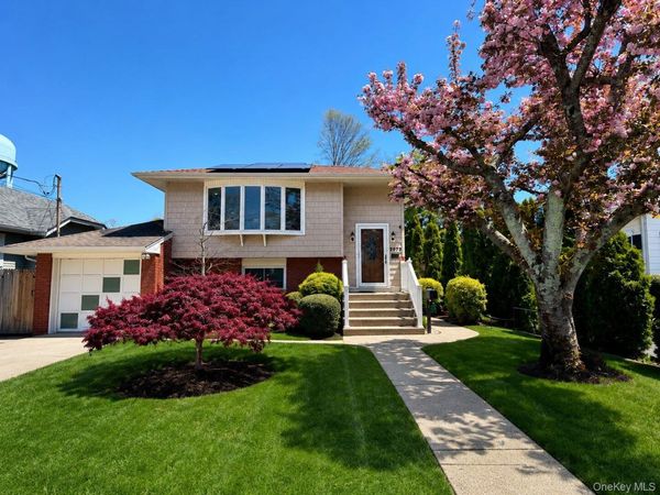 2073 Washington Street, Merrick, NY 11566