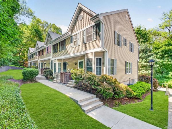 300 West Street, Unit 8, Mount Kisco, NY 10549