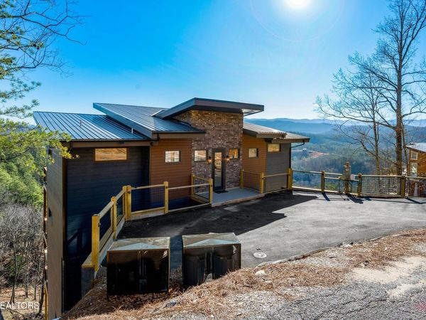 1015 Leslie Way, Sevierville, TN 37876