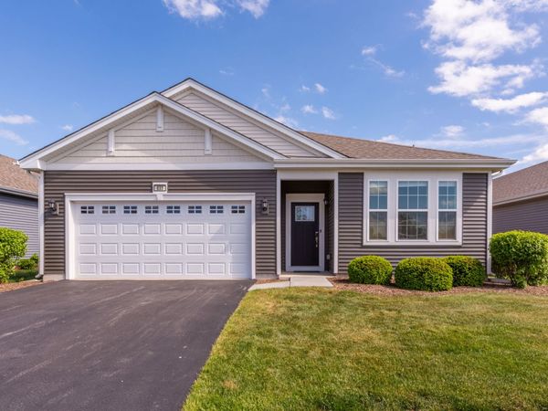 833 Americana Avenue , Pingree Grove, IL 60140