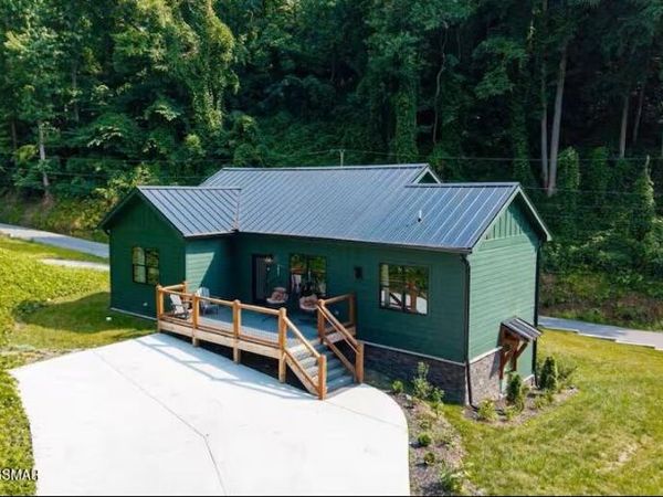 706 Kelly Street, Gatlinburg, TN 37738