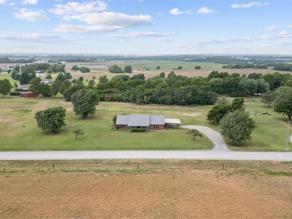 415 SE Chisholm Trail Road, Minco, OK 73059